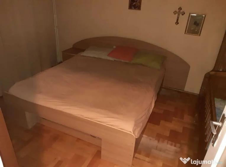 Apartament cu 4 camere decomandat în Central