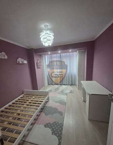 Apartament cu 4 camere decomandat în City Park Mall