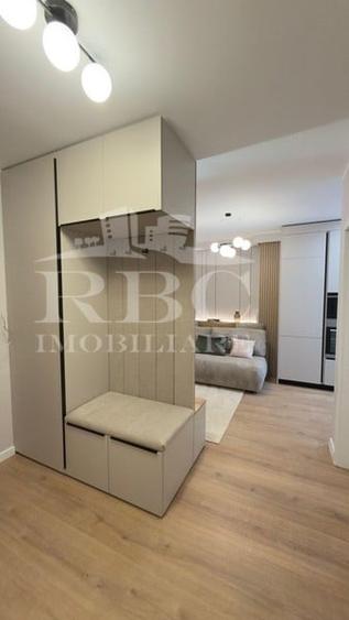 Apartament cu 3 camere semidecomandat în Florești