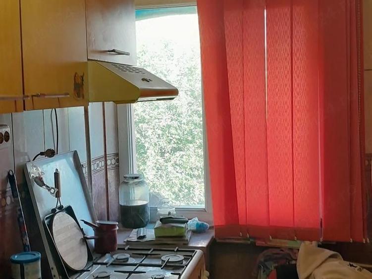 Apartament cu 2 camere semidecomandat în Craiovița Nouă