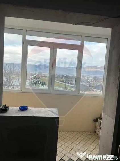 Apartament cu 2 camere semidecomandat în Săvinești
