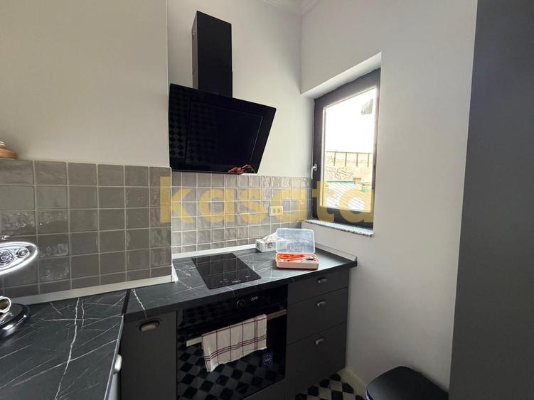 Apartament cu 4 camere decomandat, mobilat în Calea Victoriei
