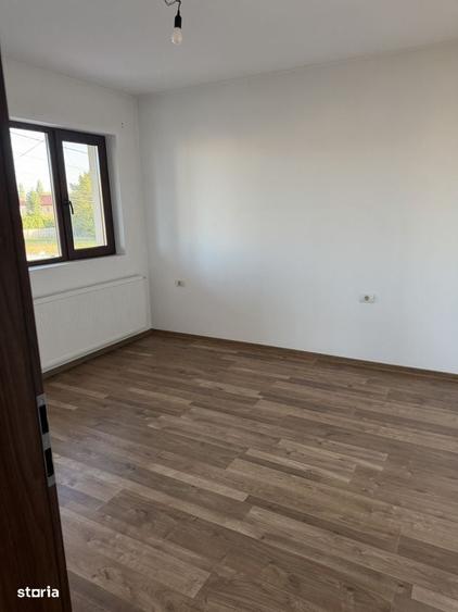 Casă cu 4 camere în Dumbrăvița