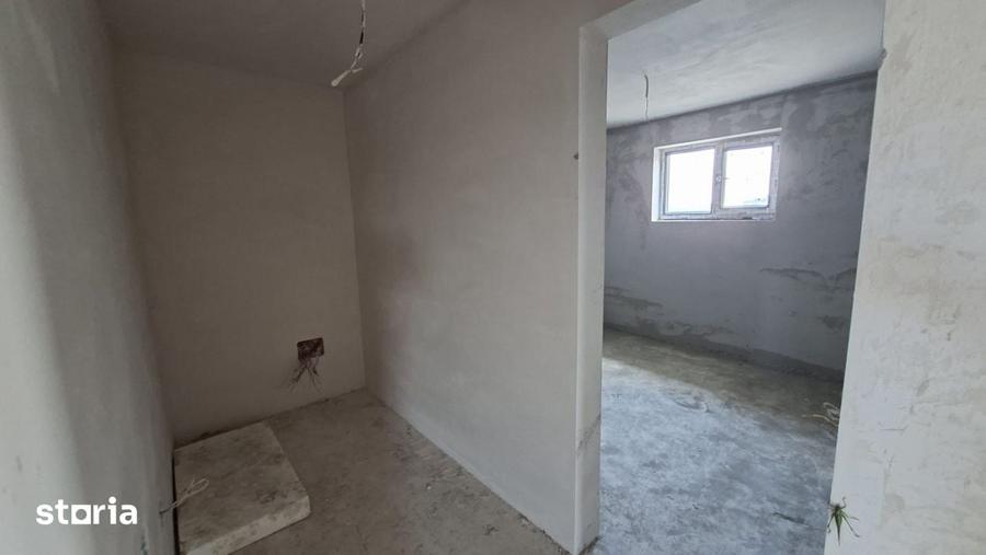 Casă cu 5 camere cu Teren 420 Mp în Albota