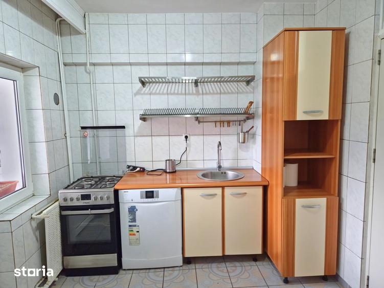 DE INCHIRIAT - 3 CAMERE, CENTRAL, BLOC CU LIFT - 3