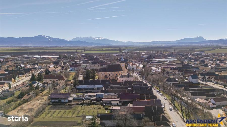 Casă cu 6 camere decomandat cu Canalizare în Hălchiu