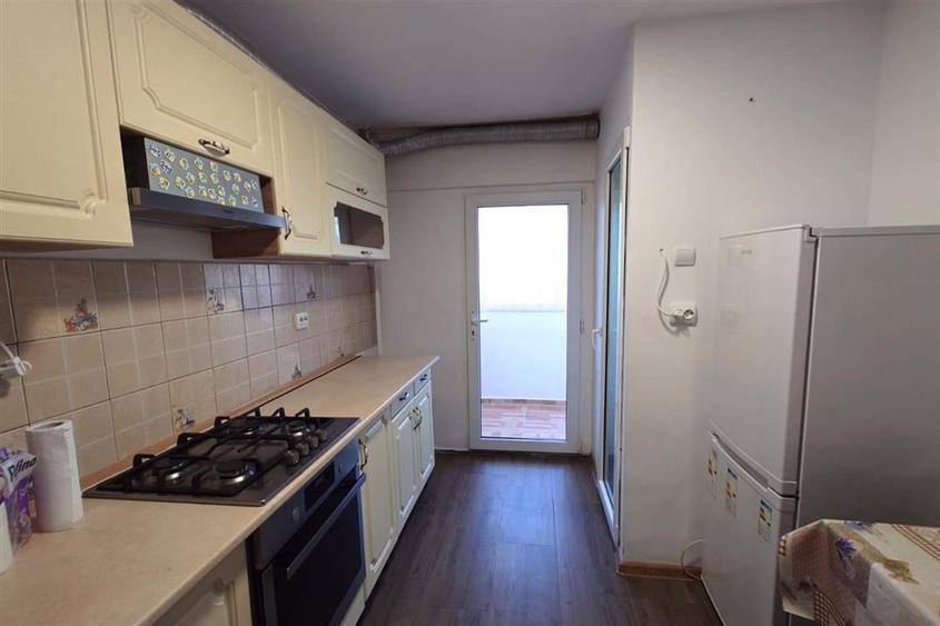 Apartament cu 3 camere decomandat, mobilat în Crișcior
