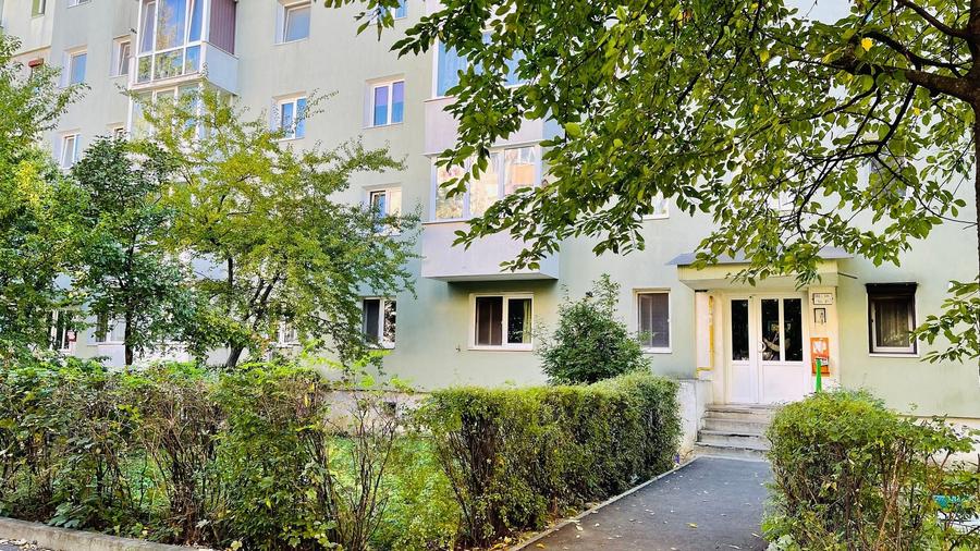 Apartament cu 2 camere semidecomandat în 13 Decembrie