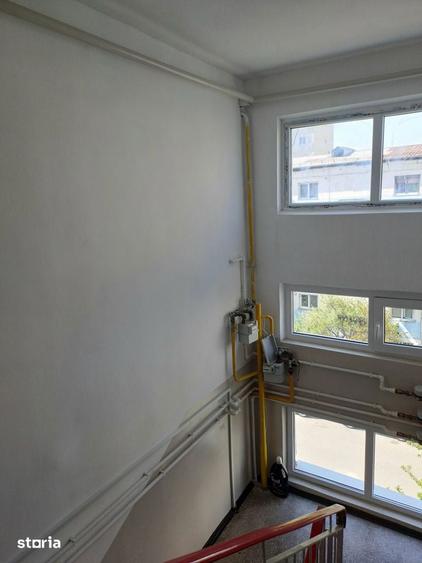 Apartament cu 3 camere în Craiovița Nouă