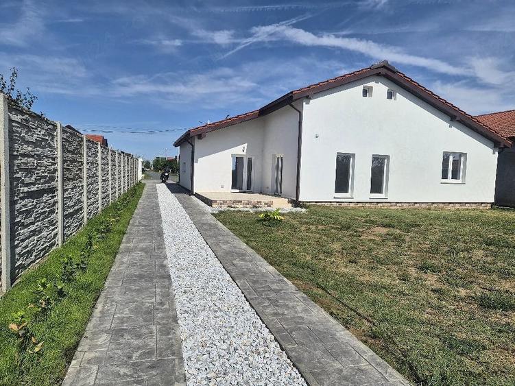 Casă cu 3 camere cu Teren 710 Mp în Central