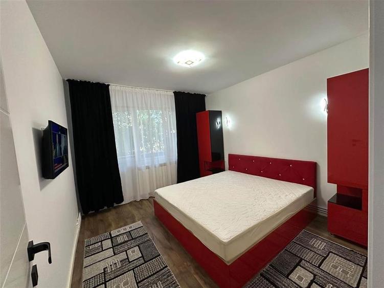 Apartament cu 2 camere semidecomandat în Podu Roș