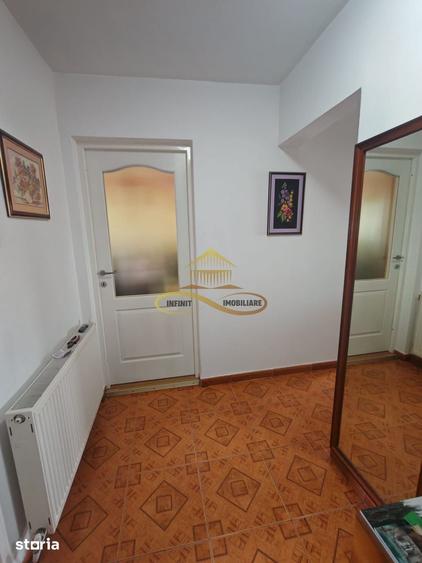 Apartament cu 3 camere decomandat în Dofteana