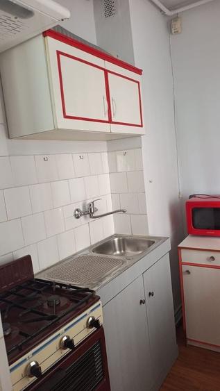 Garsonieră decomandată în Tudor