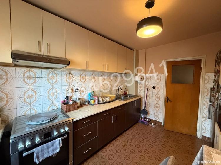 Apartament cu 4 camere decomandat în Moșilor