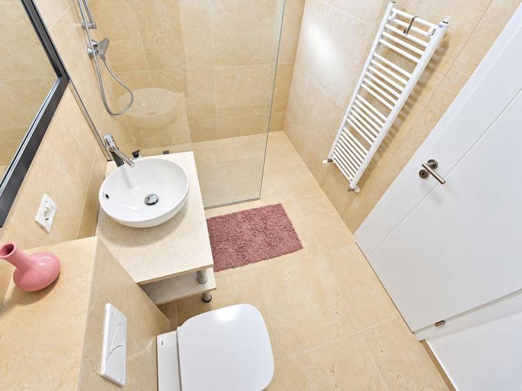 Apartament cu 3 camere decomandat, mobilat în Bălcescu