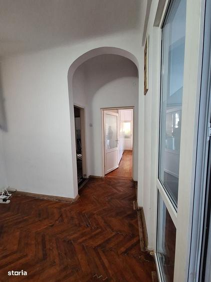 Apartament cu 3 camere în Rosetti