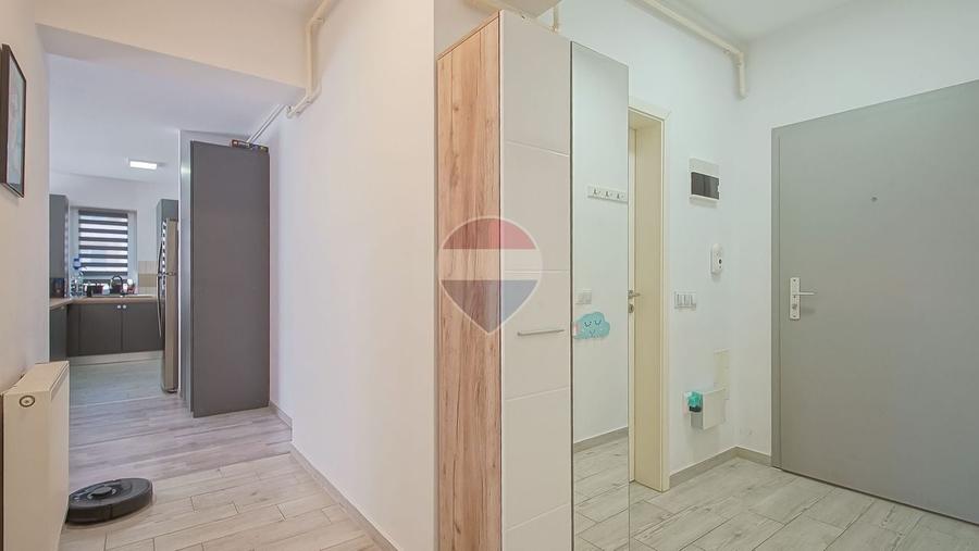 Apartament cu 3 camere decomandat în Tractorul