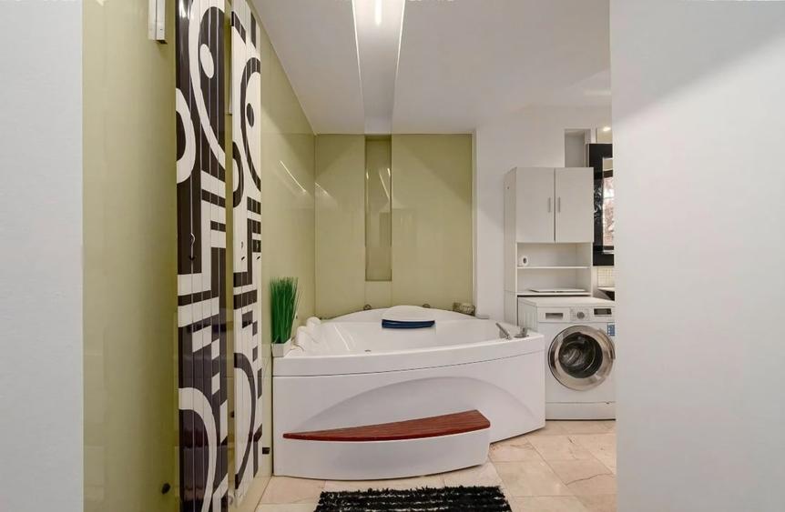 Casă individuală cu 5 camere cu Teren 670 Mp în Central