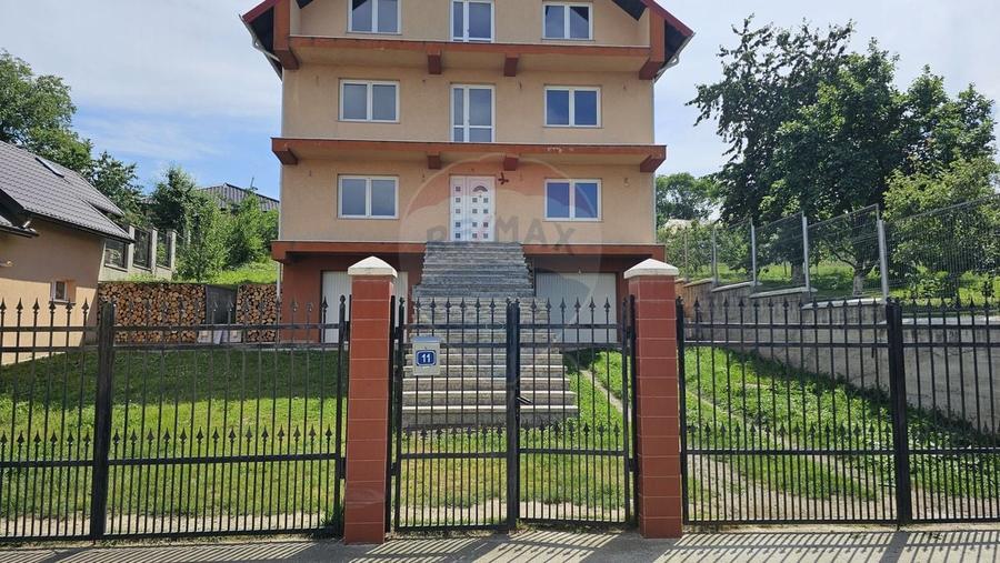Casă individuală cu 12 camere cu Teren 724 Mp în Sfântu Ilie