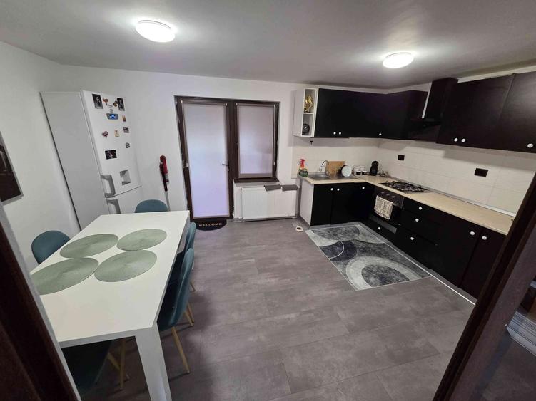 Casă cu 4 camere în Priseaca