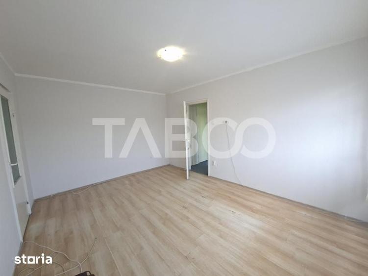 Apartament cu 2 camere semidecomandat în Trei Stejari