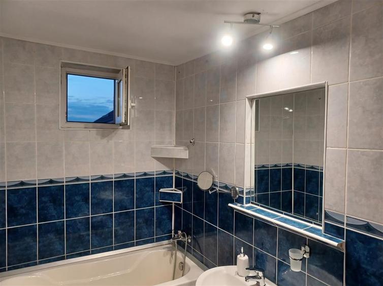Apartament cu 3 camere decomandat, mobilat în Obcini