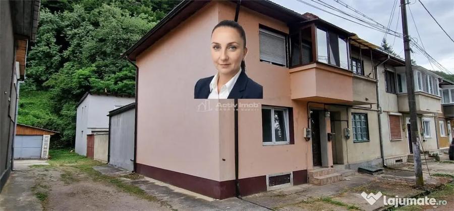 Casă cu 5 camere cu Teren 155 Mp în Muncitoresc