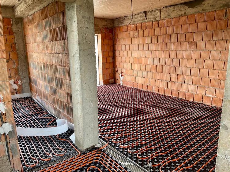 Casă cu 5 camere cu Canalizare în Central