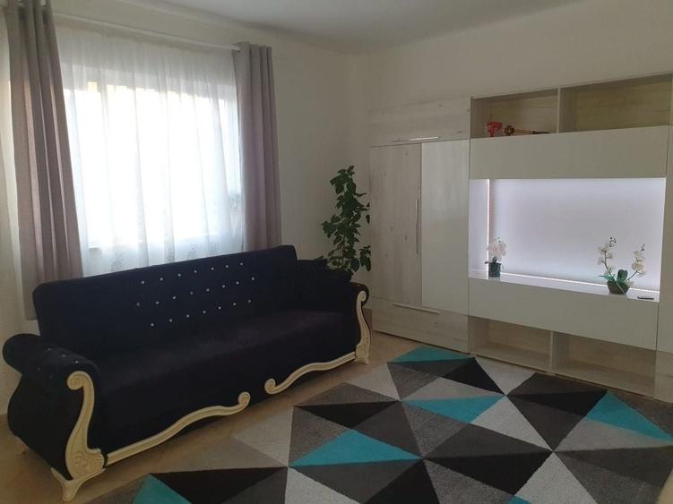Apartament cu 3 camere decomandat în Ciritei