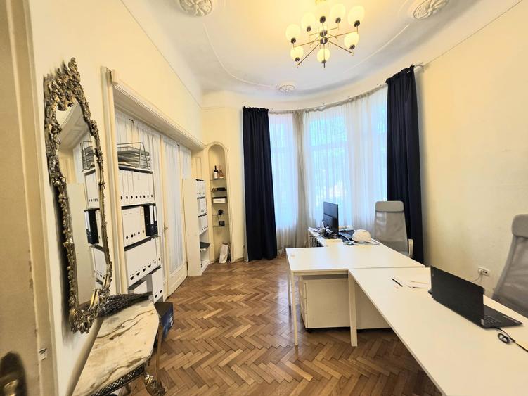 Apartament cu 5 camere în P-ța Unirii
