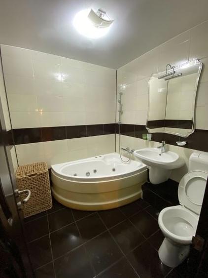 Apartament cu 3 camere semidecomandat, mobilat în Brâncoveanu