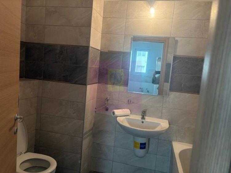 Apartament cu 2 camere semidecomandat, mobilat în Prelungirea Ghencea