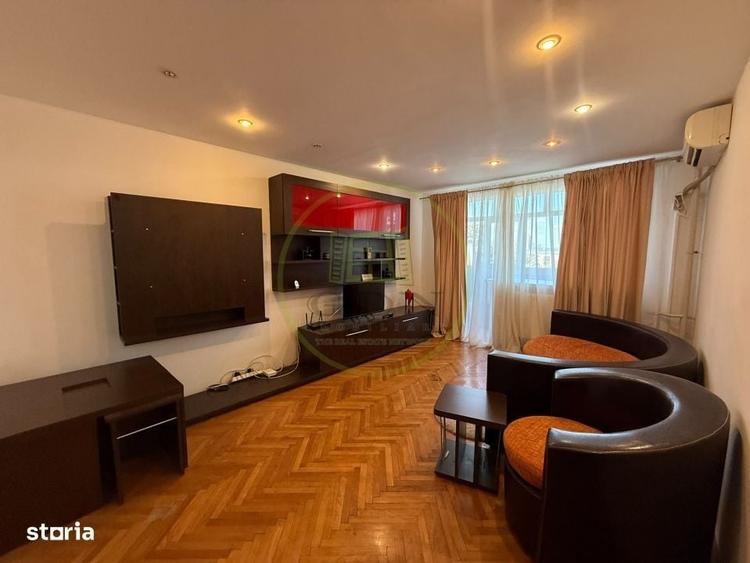 Apartament cu 3 camere decomandat în Calea București