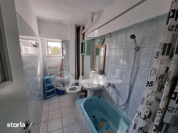 Apartament cu 3 camere decomandat în Podu Roș