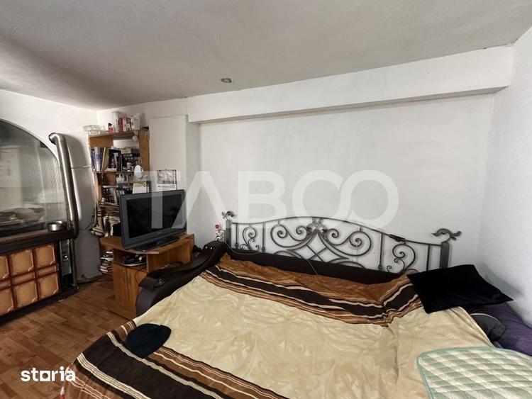 Casa de vanzare 5 camere 76 mpu 780 mp teren liber Comuna Mandra - 2