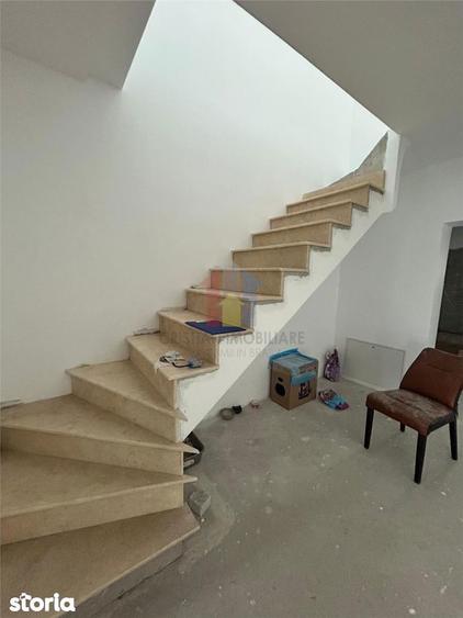 Casă cu 4 camere cu Canalizare în Radu Negru