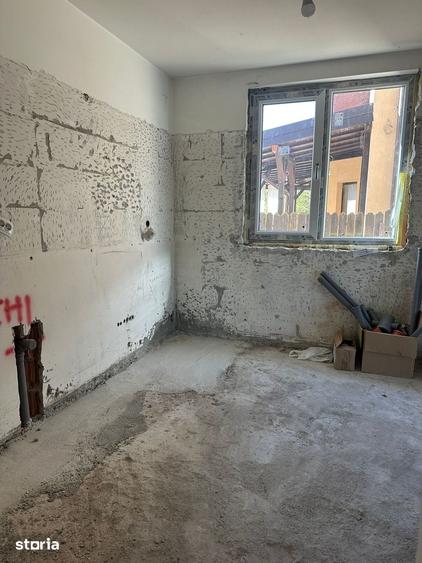 Casă cu 6 camere cu Teren 467 Mp în Crevedia