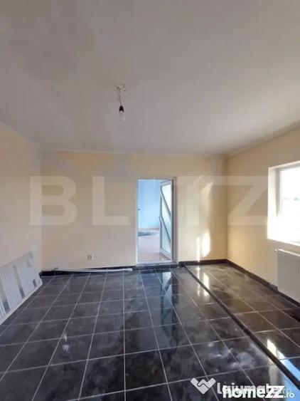 Apartament cu 3 camere semidecomandat în Câmpia Turzii