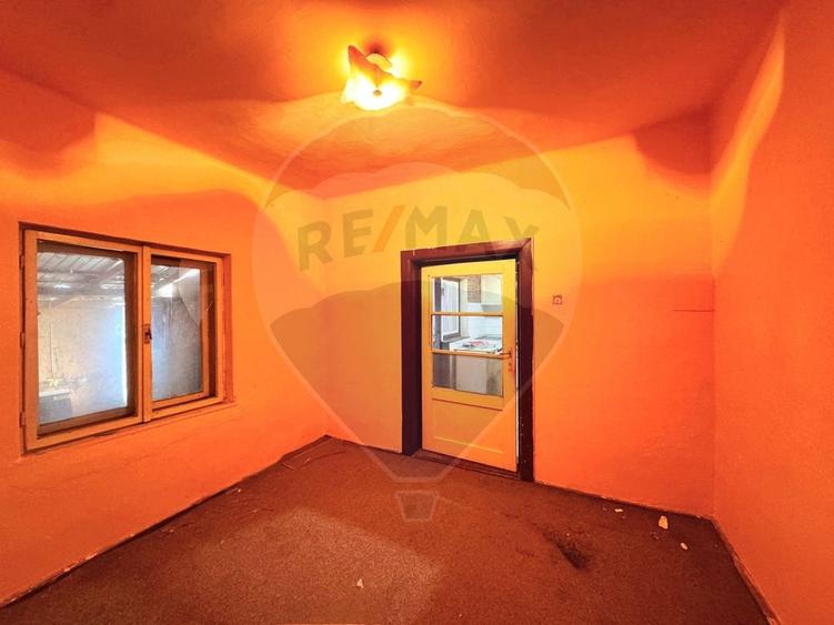 Casă cu 3 camere cu Teren 750 Mp în Central