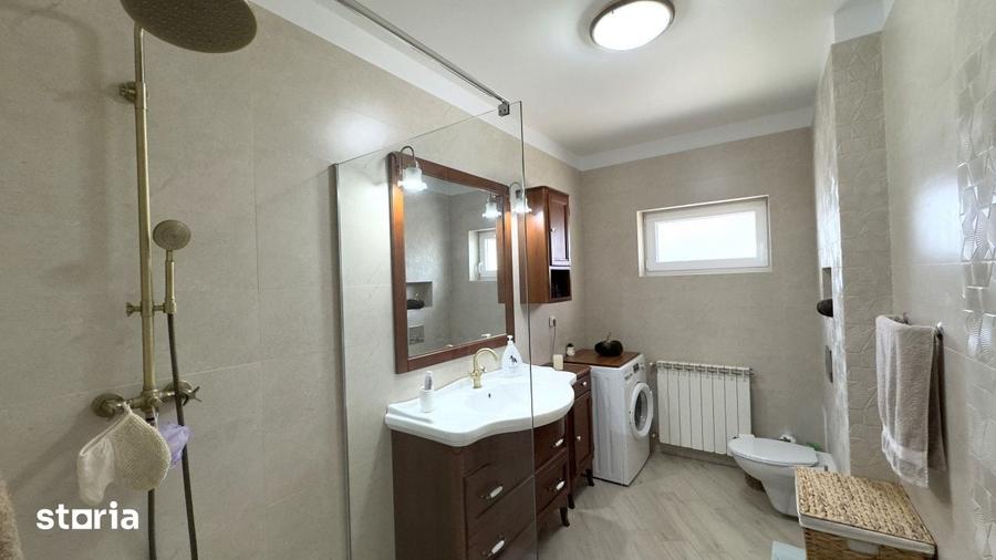 Casă cu 5 camere cu Teren 1010 Mp în Central