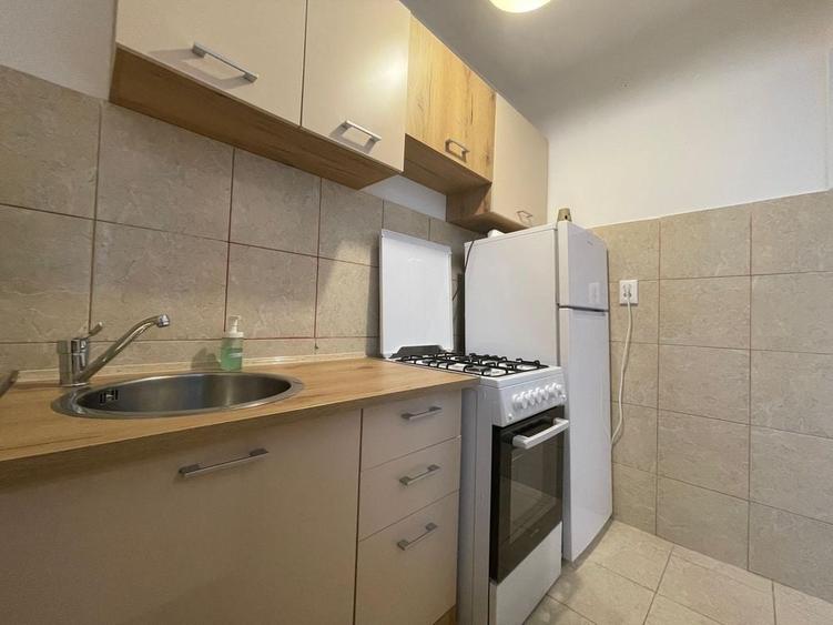 Garsonieră decomandată în Central