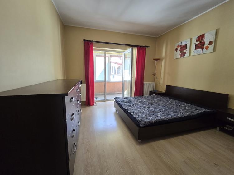 Apartament cu 4 camere semidecomandat în Florești