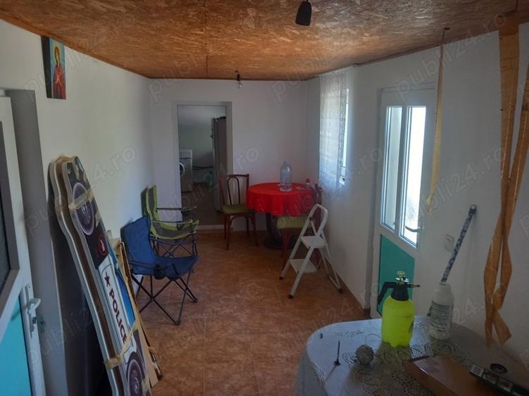 Casă cu 2 camere cu Teren 2700 Mp în Făcăeni