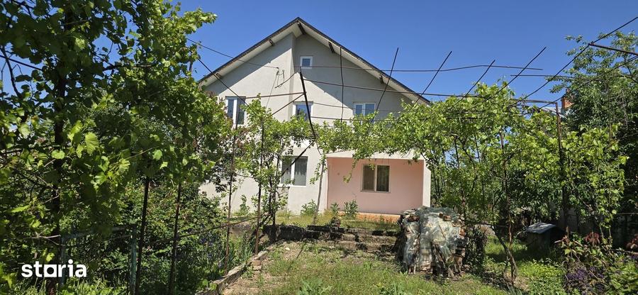 Casă cu 5 camere cu Teren 2804 Mp în Suseni-Socetu