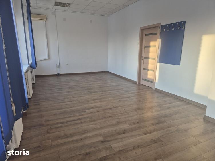 Spațiu comercial, de 33 mp, în Regie