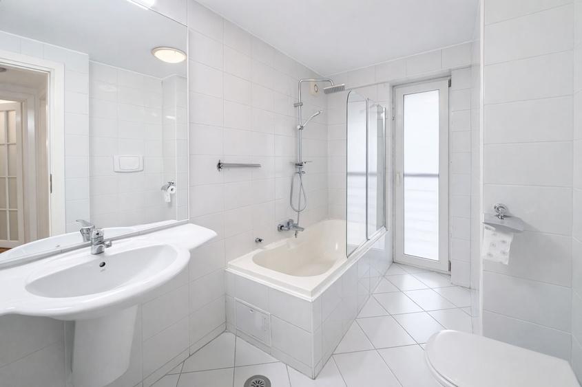 Apartament cu 3 camere decomandat, mobilat în Aviatorilor