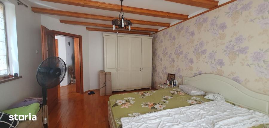 Casă cu 3 camere cu Teren 166 Mp în Calea București