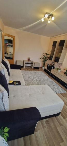 Apartament cu 3 camere decomandat, mobilat în Brâncoveanu