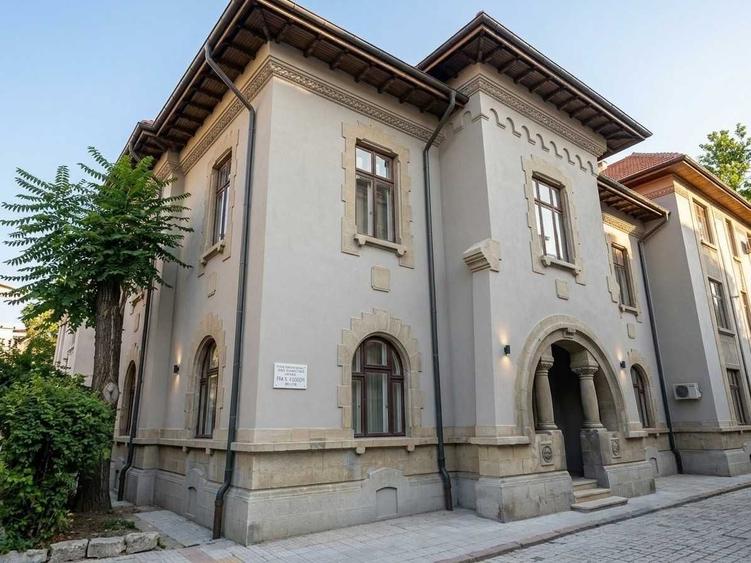 Apartament cu 3 camere semidecomandat în Romană
