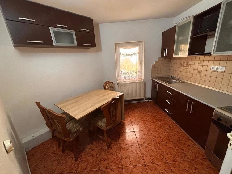 Apartament cu 3 camere semidecomandat în Central